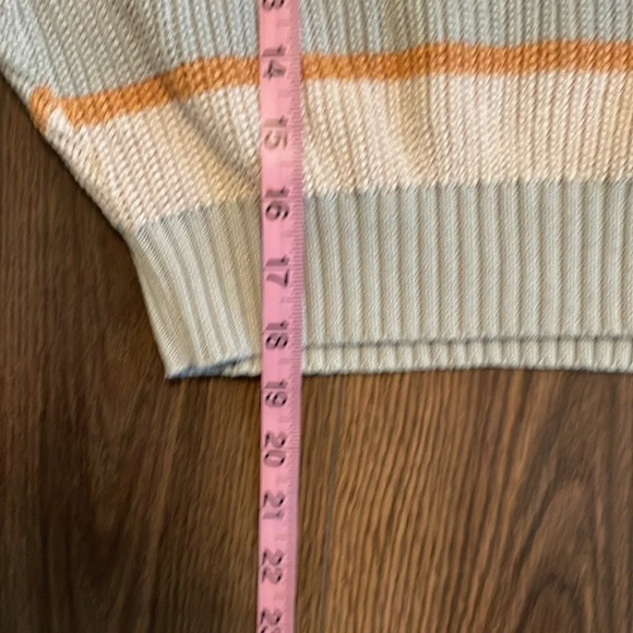 Gilli | Strip Crop Sweater - Picture 5 of 5